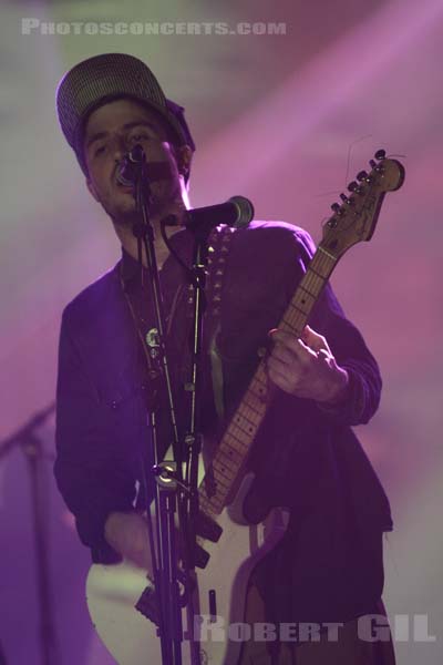 BLACK LIPS - 2010-05-26 - PARIS - La Machine (du Moulin Rouge) - Cole Alexander